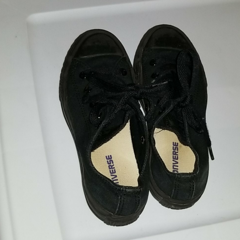 Blk Converse size 13.5